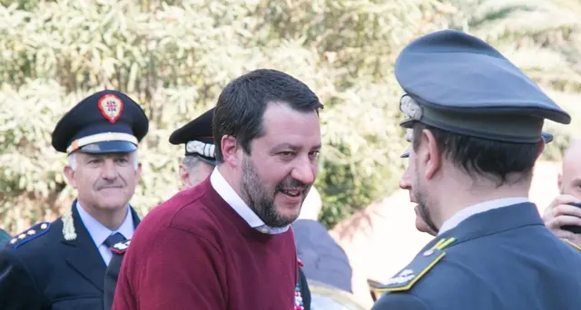 Salvini consegna a Cc villa confiscata