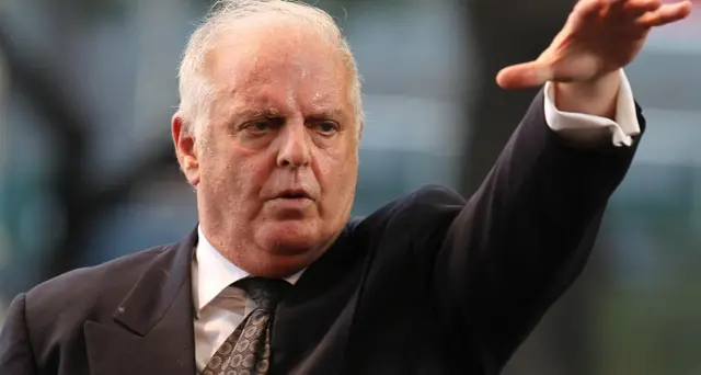 \"Barenboim manesco\", lui si difende