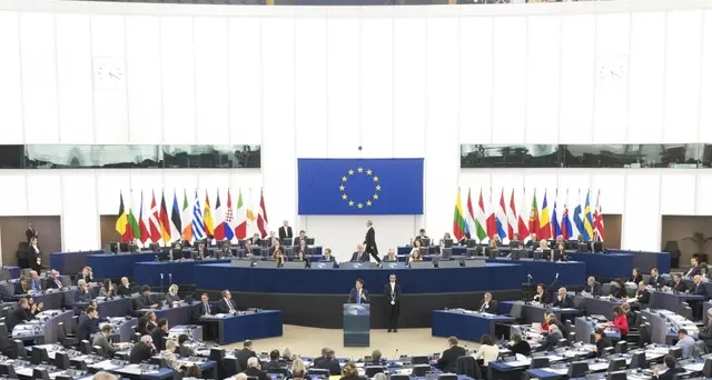 Proiezioni Europee, Ppe e S&D sotto 50%