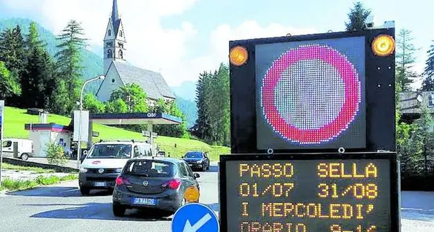 Passo Sella, la Giunta trentina rivede le limitazioni al traffico