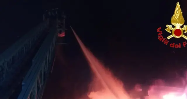 Incendio nel Comasco