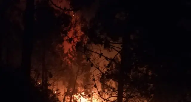 Fiamme sotto controllo nel Comasco
