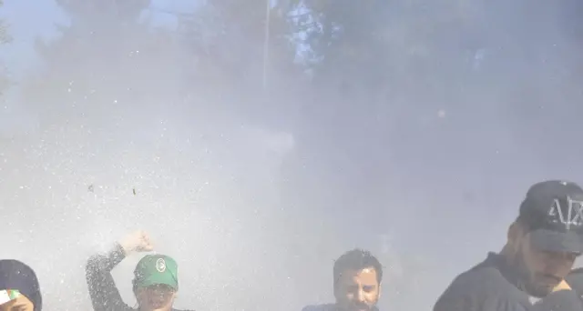 Tafferugli studenti-polizia ad Algeri