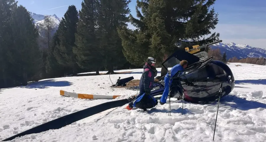 Un elicottero precipita sulle piste del Lusia Illeso il pilota di 82 anni