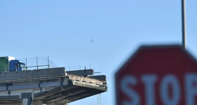 Ponte, pila 8 giù in meno di 2 secondi