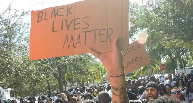 Agente Usa uccise nero,rischia ergastolo