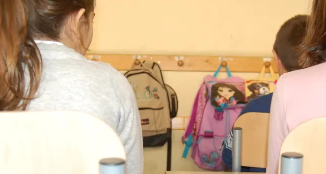 Schiaffi ad alunni, sospesa maestra