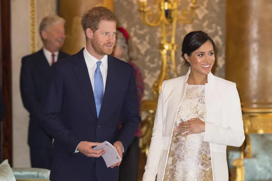 Meghan sotto i flash: ospite della regina, a sorpresa al discorso di Harry e dagli studenti per la festa della donna