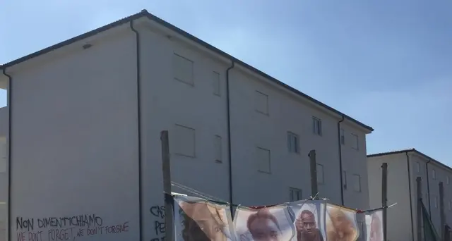 Scritte contro Prefetto Reggio e Salvini