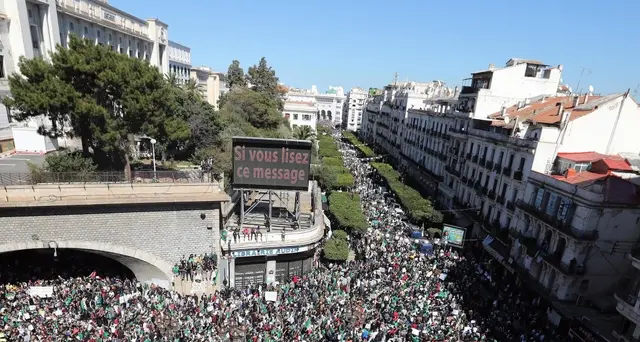 Centinaia migliaia contro Bouteflika