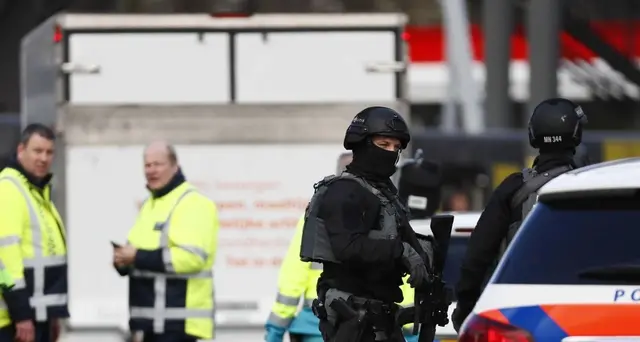 Uomo spara su tram a Utrecht, feriti