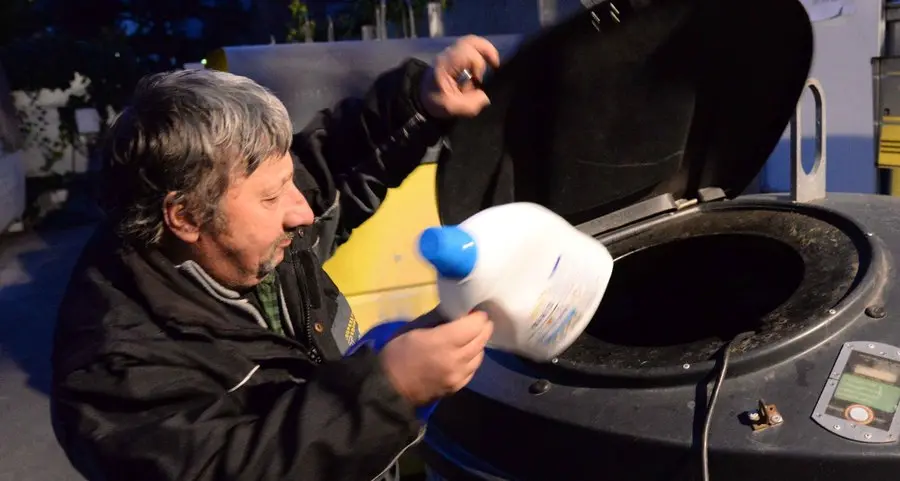 Rifiuti: il consiglio dibatte sulla plastica