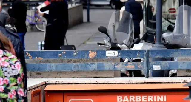 Rotta scala,stop fermata metro Roma