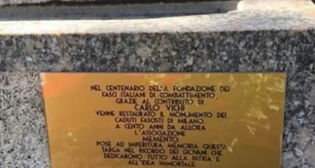 Anpi, una targa fascista al Monumentale