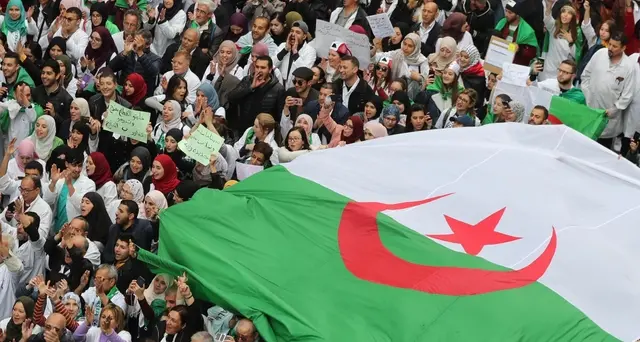 Algeria: cortei contro Bouteflika