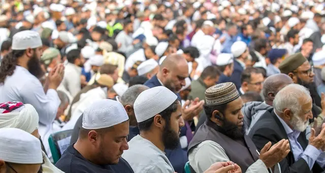 Nuova Zelanda si ferma, commemora strage