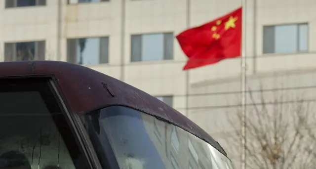 Cina, bus turistico in fiamme: 26 morti