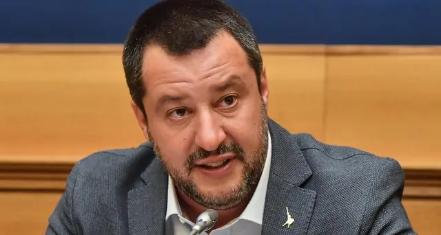 Salvini, gambiano ferisce 2 poliziotti