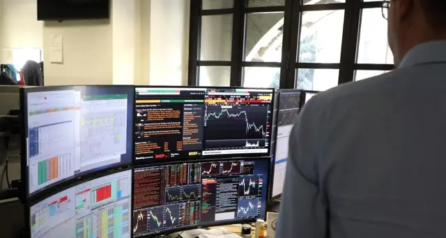 Spread apre in rialzo,torna a 250 punti