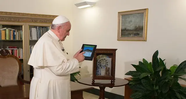 Francesco primo Papa a programmare app