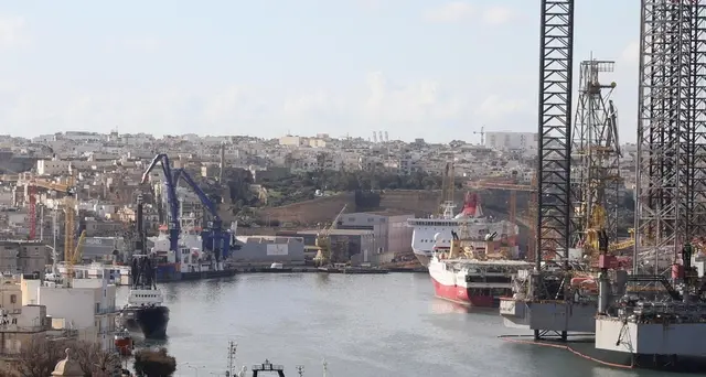 Malta, 3 scesi in manette dal mercantile