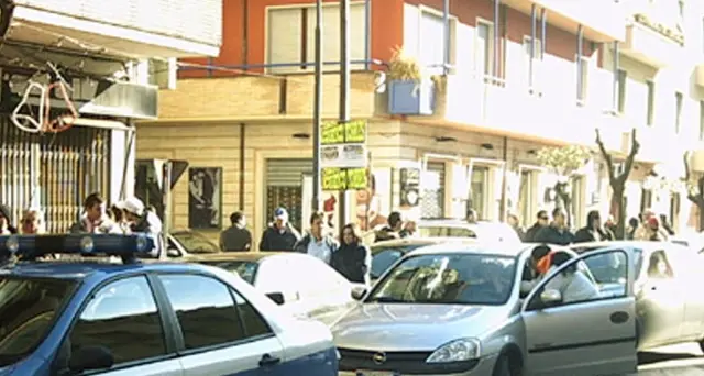 Sequestra 15 persone in Curia Frosinone