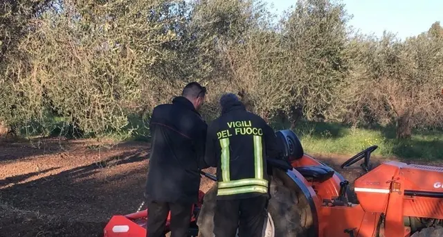 A 3 anni muore travolto da trattore