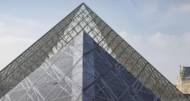 Compie 30 anni la Piramide del Louvre