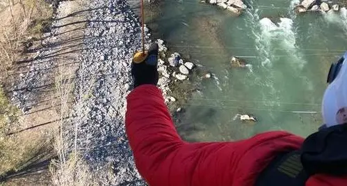 Canoista si rovescia nell’Adige: recuperato dall’elisoccorso