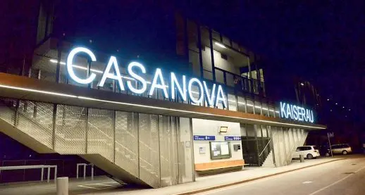 Casanova, le strappano la collana dal collo