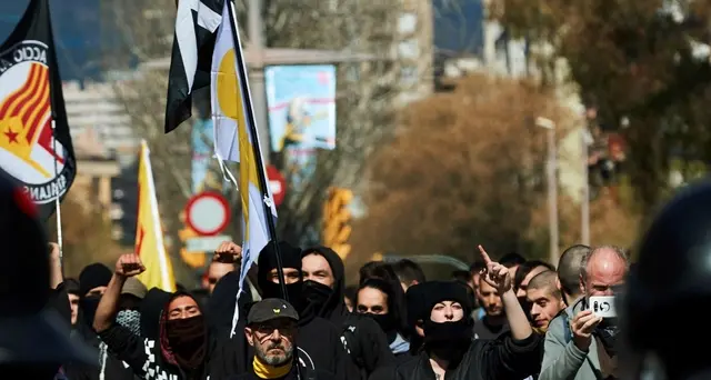 Barcellona, scontri per corteo Vox