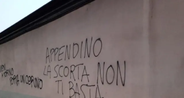 Torino, scritte anarchici contro sindaca