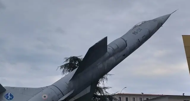 Via F-104 da ateneo, 'richiama guerra'