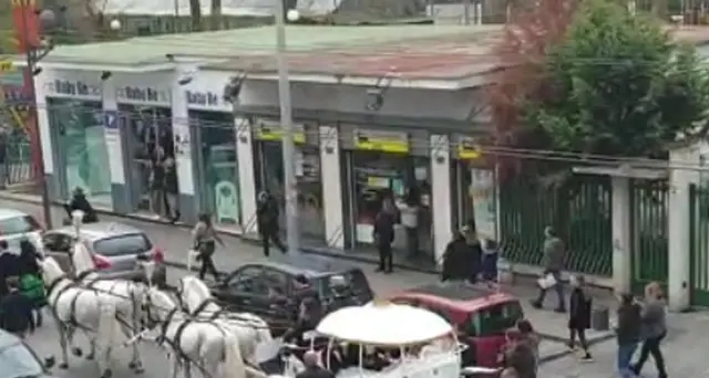 Nozze trash a Napoli, sospesi cinque agenti della Penitenziaria