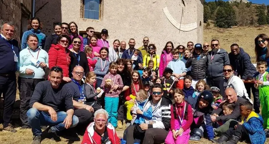 Egna, una «valanga arancione» con i colori del Vke