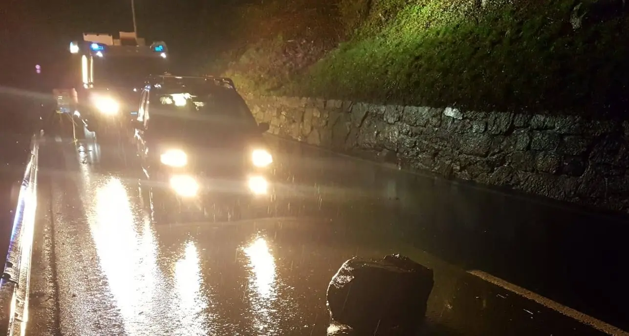 Pioggia e neve, grande lavoro per i vigili del fuoco altoatesini