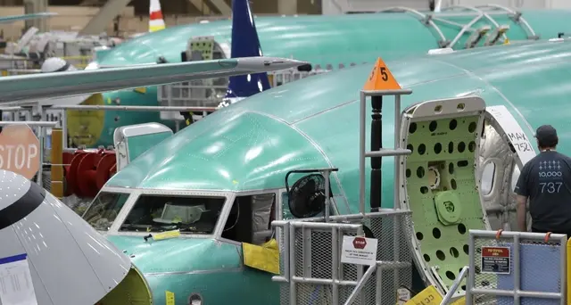 Boeing: taglia produzione 737
