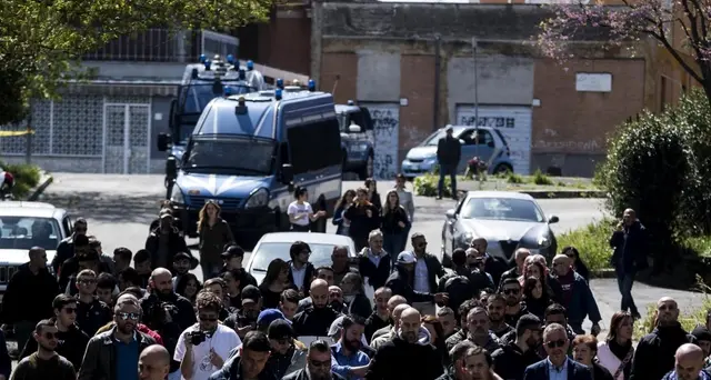 Torre Maura, sfilano antifascisti e