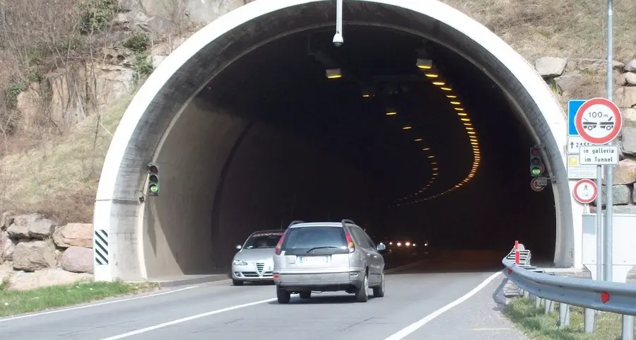 Chiuso per il fumo il tunnel di San Giacomo