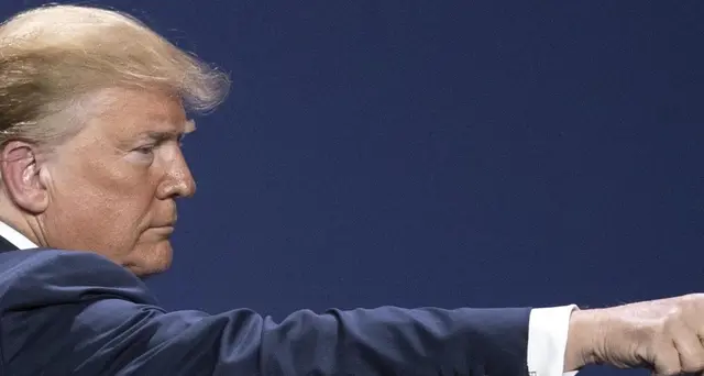 Trump, migranti sembrano karateka