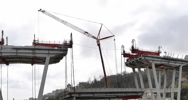 Via a operazioni demolizione pila 5
