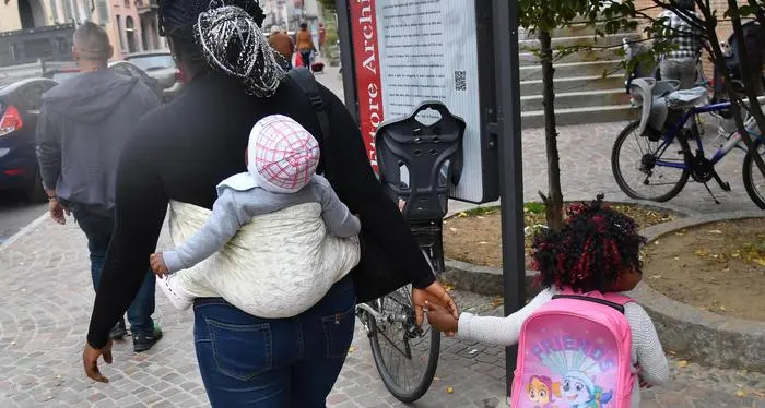 Tonno e crackers al posto del menù della mensa, Candreva si offre di pagare la retta alla bambina