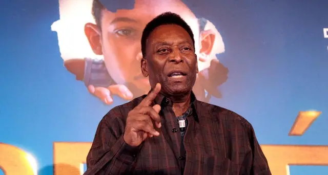 Pelè dimesso da ospedale a Parigi