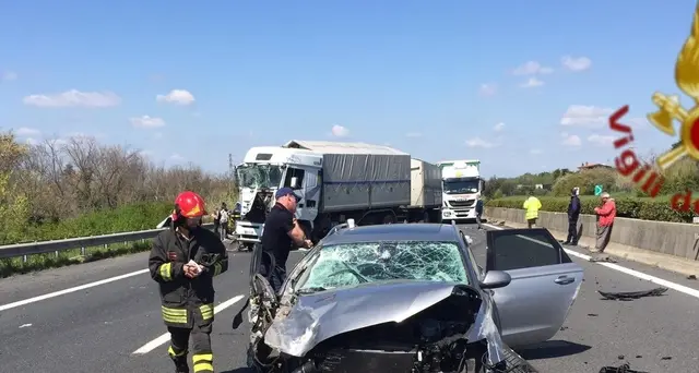 Incidente pullman bimbi in gita,6 feriti