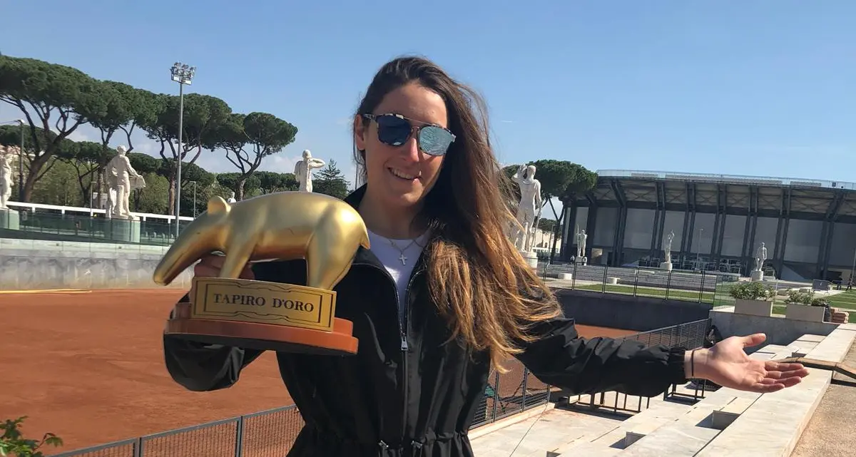 Il Tapiro d'oro a Sofia Goggia dopo l'atterraggio in auto su un furgone