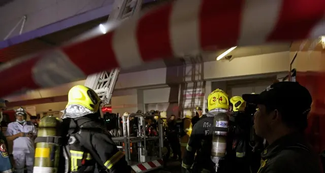 Incendio in centro commerciale a Bangkok