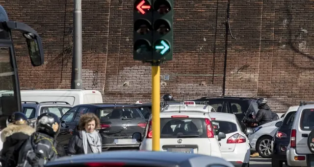 Chiuso tratto Colombo, caos a Roma