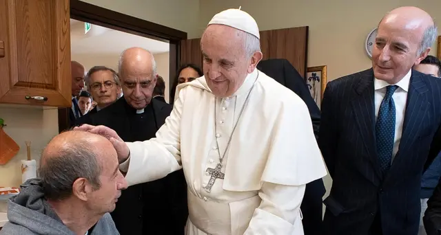 Papa visita a sorpresa malati Alzheimer