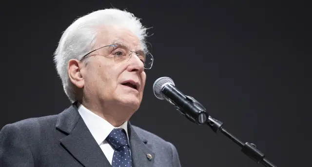 Mattarella a Napoli, a piedi alla Sanità