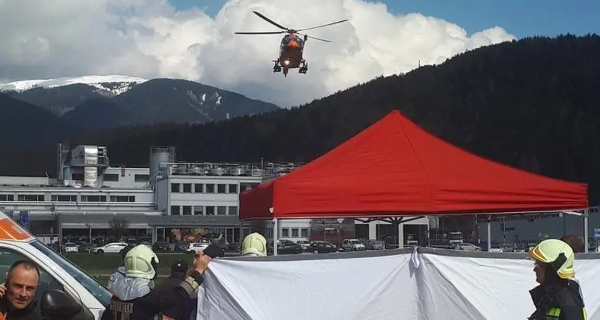Fuga di sostanza chimica all'Obi di Brunico, 35 persone all'ospedale